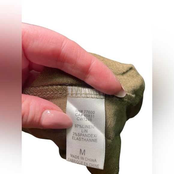 Chaser Moss Green Cold Shoulder Flutter Sleeve Linen Tee Shirt M NWT - Picture 5 of 6